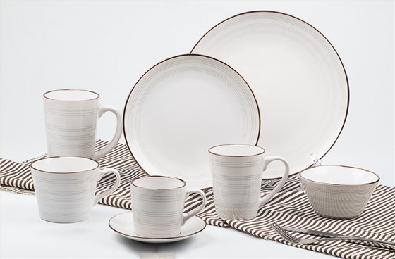 Stoneware dinner set 