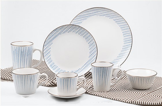 Stoneware dinner set 